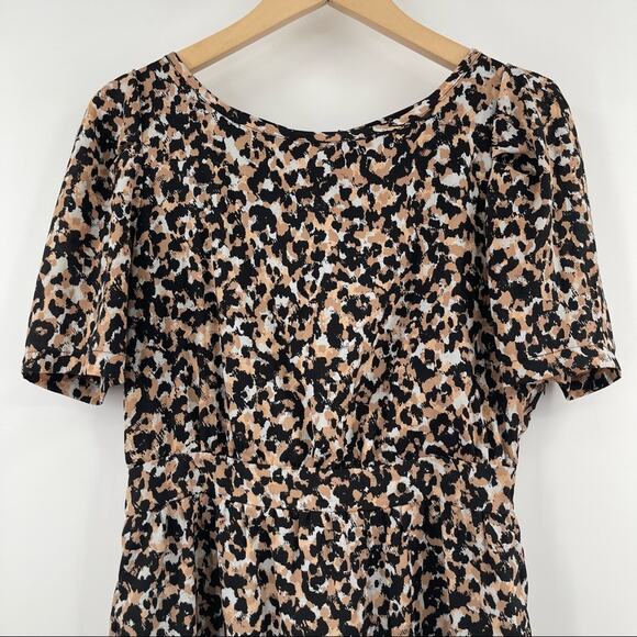 BCBGENERATION Dress Cutout Spotted Short Sleeve Animal Print Mini Pockets SZ 8 - Picture 4 of 13